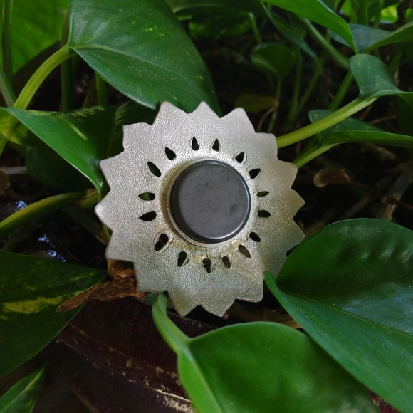 Metal Sun Face Magnet 🌞 - Picture 3 of 5